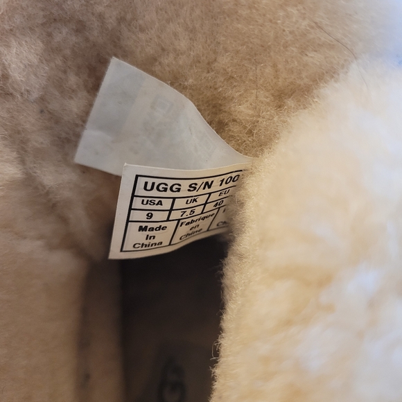 UGG - Picture 3 of 4